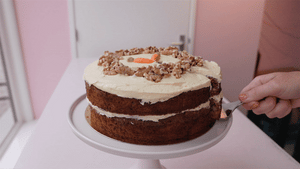 
                  
                    Laad afbeelding, CARROT CAKE - Coffeelicious Bakery
                  
                