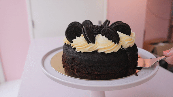 OREO CHOCOLATE FUDGE CAKE - Coffeelicious Bakery
