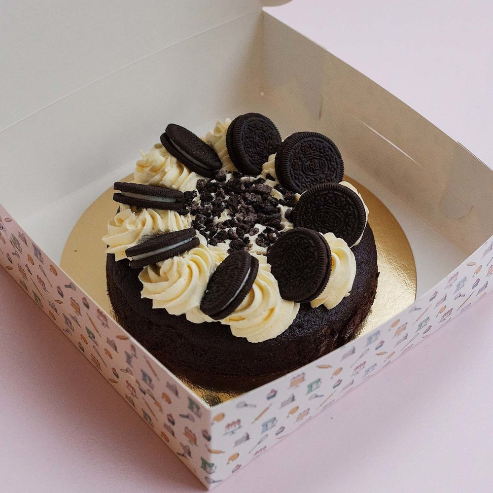 
                  
                    Laad afbeelding, OREO CHOCOLATE FUDGE CAKE - Coffeelicious Bakery
                  
                